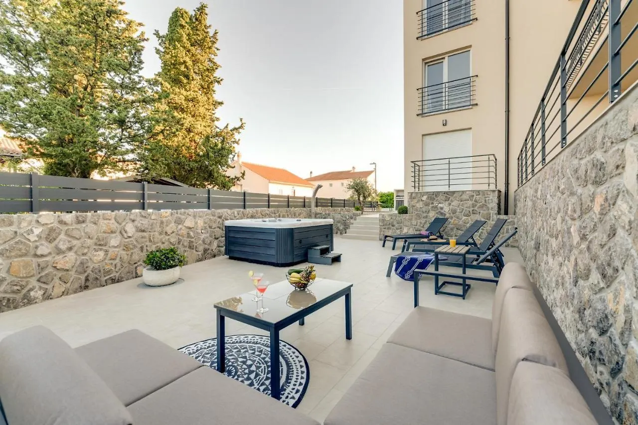 Cosmopolitan Apartments contacts